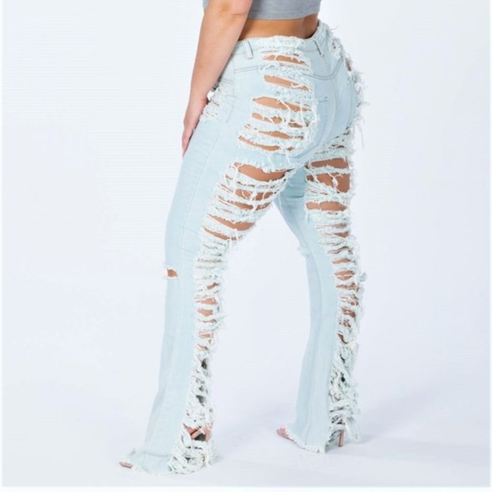 PLUS SIZE DESTRUCTIVE FLARE JEANS